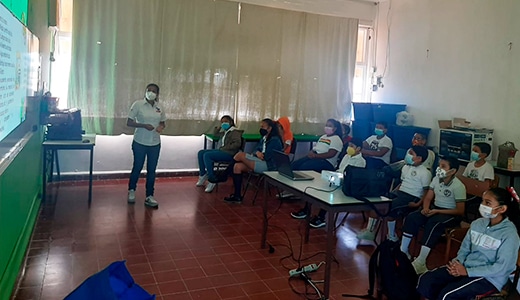 El TecNM Alvarado dona software educativo a escuela primaria