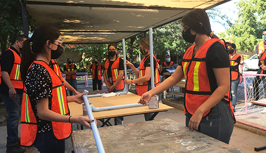 Estudiantes del TecNM Hermosillo construyen porterías de fútbol para niños de escasos recursos