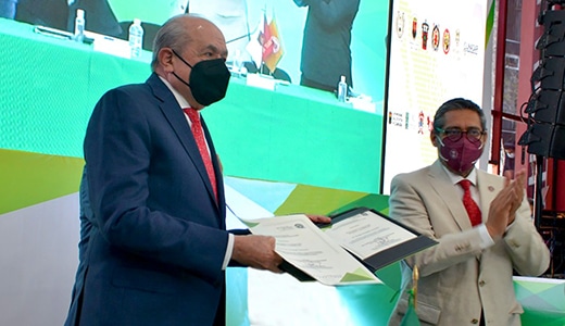 Consorcio de Universidades Mexicanas reconoce labor de Enrique Fernández en favor de la educación superior