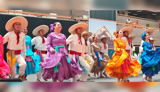 Evento Artístico en explanada de Edificio SEP en Coyoacán, con grupos de diversos Tecnológicos con motivo del Día de las Madres