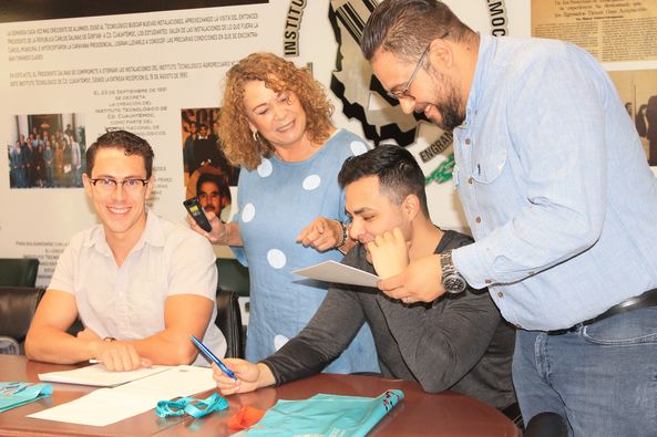 Maestros de inglés recibieron curso para continuar preparándose y aumentar la calidad que se brinda a los estudiantes cimarrones.