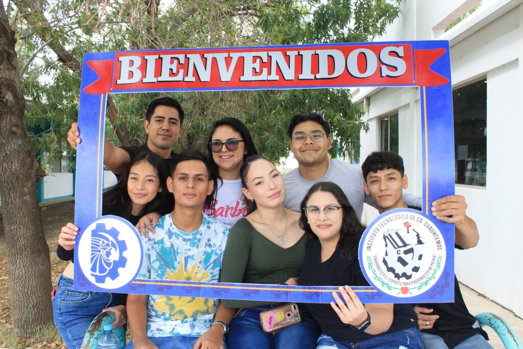 Directivos de EAD dan la bienvenida a estudiantes de primer semestre de nuestra modalidad mixta