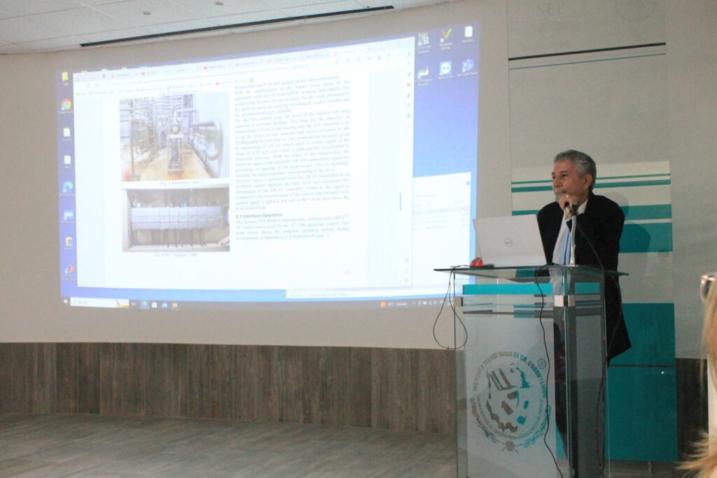 Se lleva acabo la conferencia «La Importancia de Estudiar un Posgrado» a cargo del Doctor David Sáenz Zamarrón y la Doctora Nancy Ivette Arana de las Casas