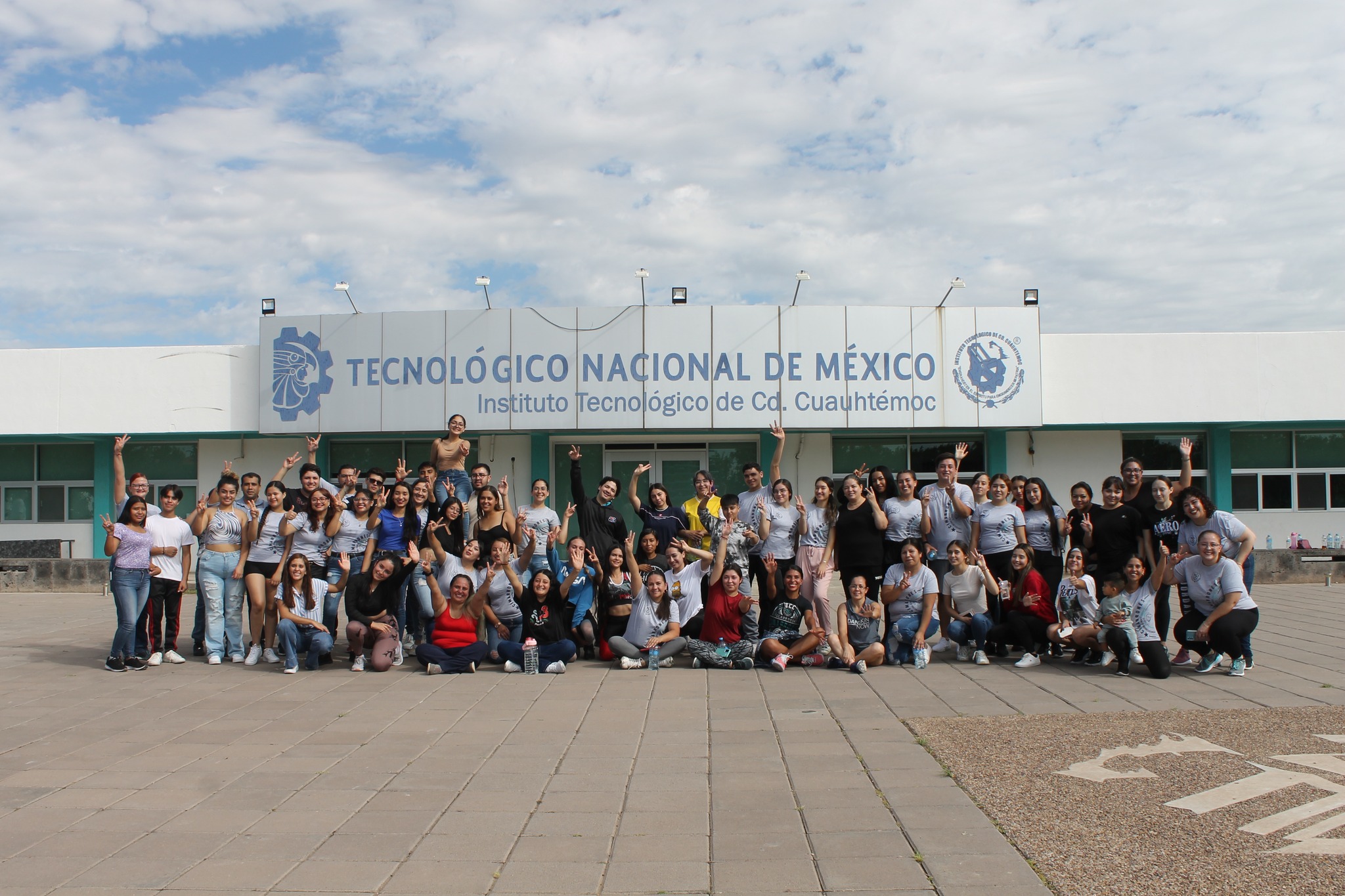 CELEBRA EDUCACIÓN A DISTANCIA 20 AÑOS DE EXISTENCIA.