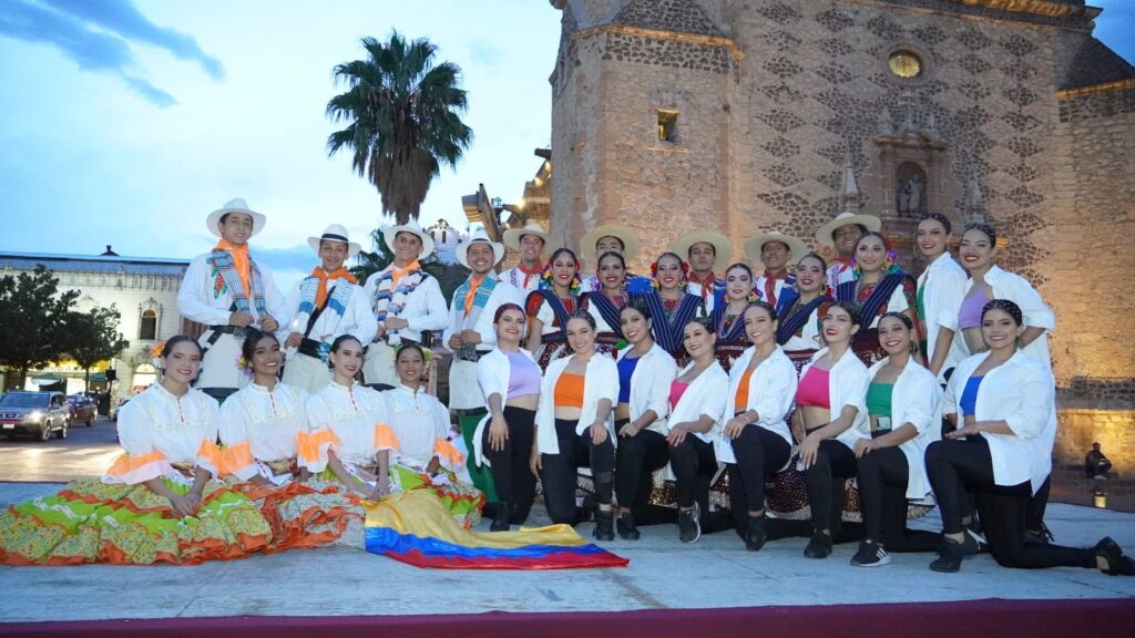 Se lleva acabo con exito en Cd. Parral la presentación Festival amigos de la danza en el 48 Aniversario de la fundación del Tecnológico de Parral