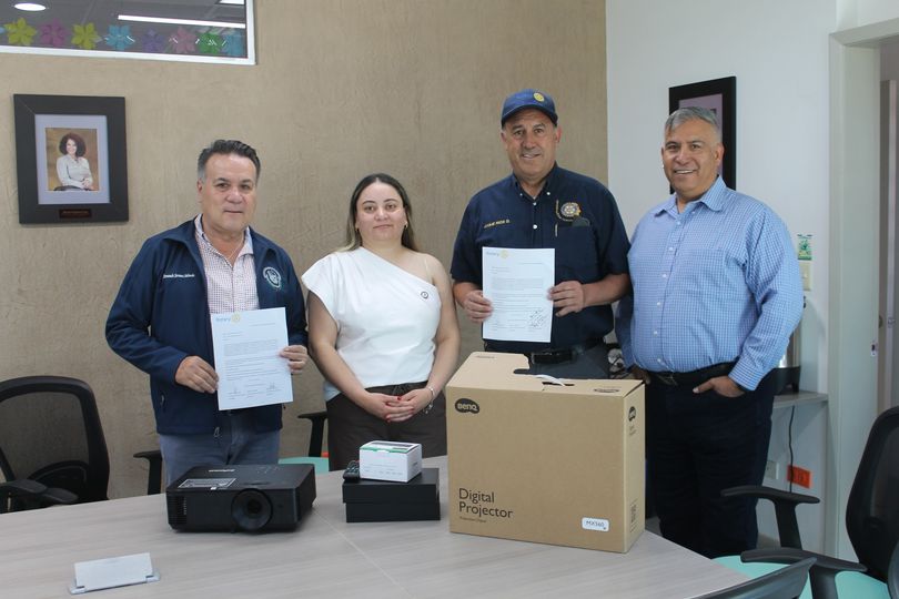 Dona Distrito Rotario 4110 dos equipos de proyección al Tecnológico de Cuauhtémoc