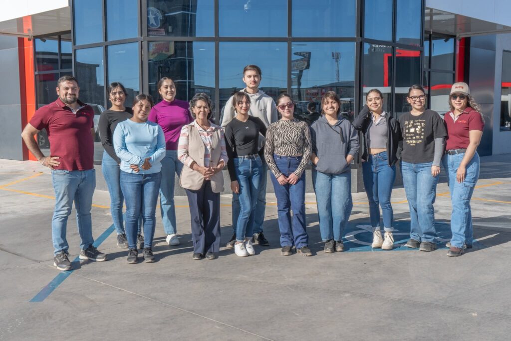 Grupo Remolques del Norte recibe a estudiantes del TecNM